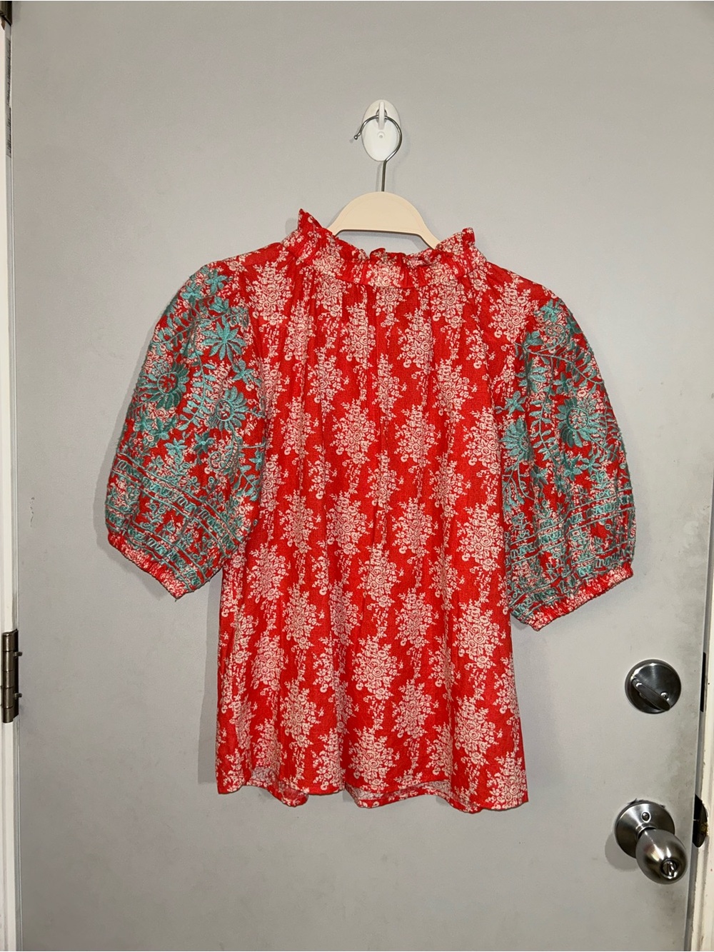 Anthropologie THML Cottage Floral Puff Sleeve Top embroidered sleeves Small